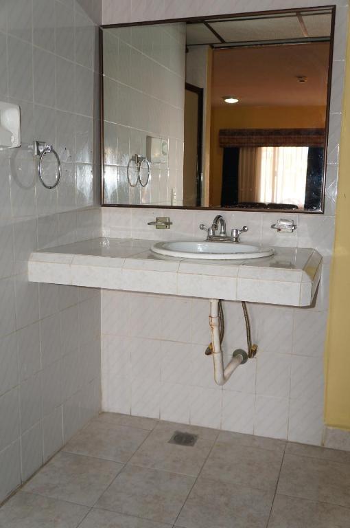 Maria Luisa Inn & Suites Juarez  Экстерьер фото