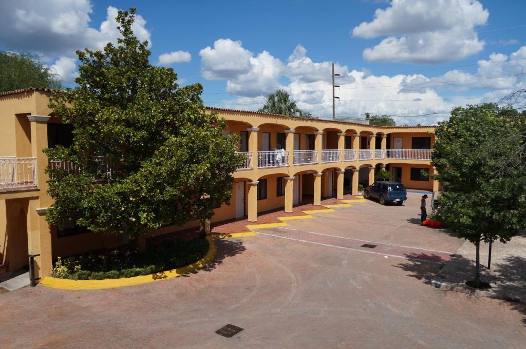Maria Luisa Inn & Suites Juarez  Экстерьер фото