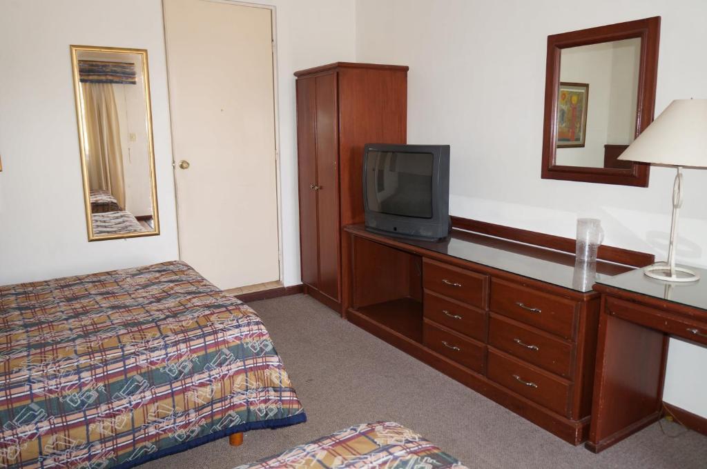 Maria Luisa Inn & Suites Juarez  Экстерьер фото
