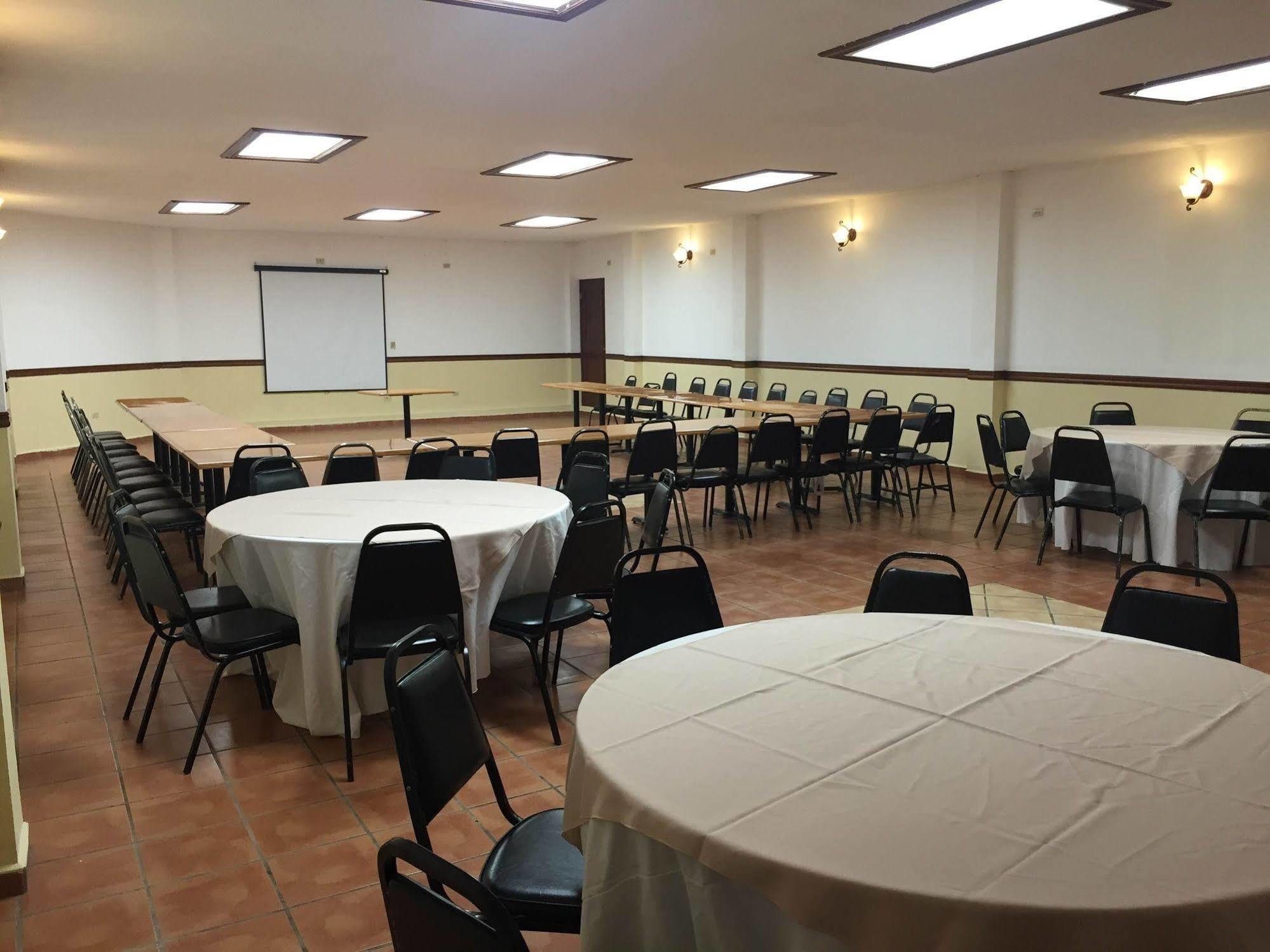 Maria Luisa Inn & Suites Juarez  Экстерьер фото