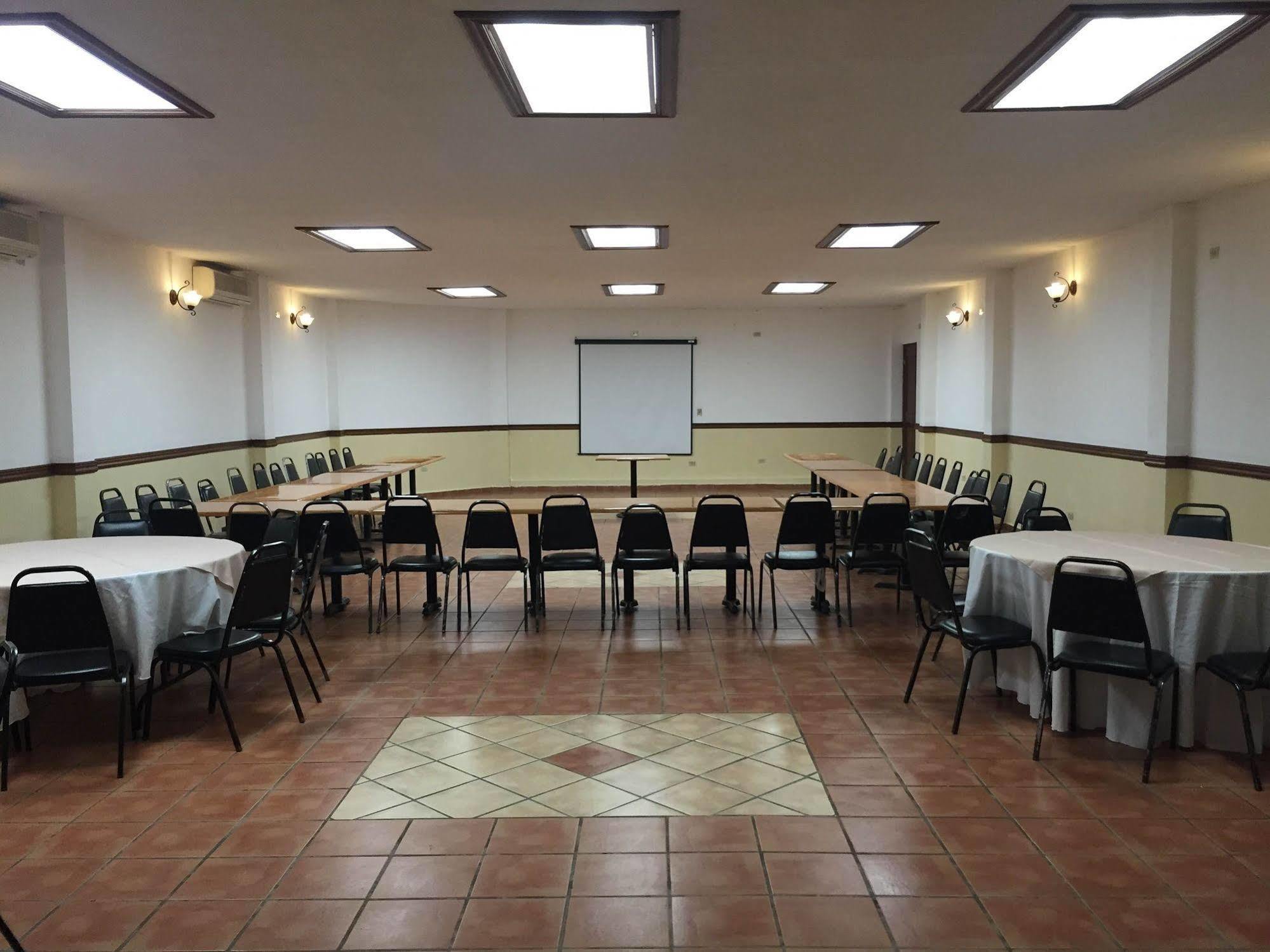 Maria Luisa Inn & Suites Juarez  Экстерьер фото